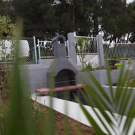 House With A Parking Space - 27714 בית נופש *