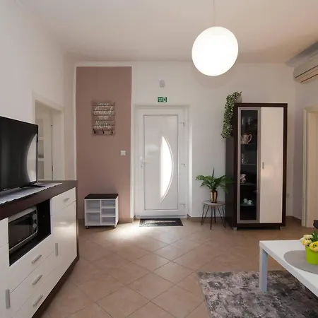 House With A Parking Space - 27714